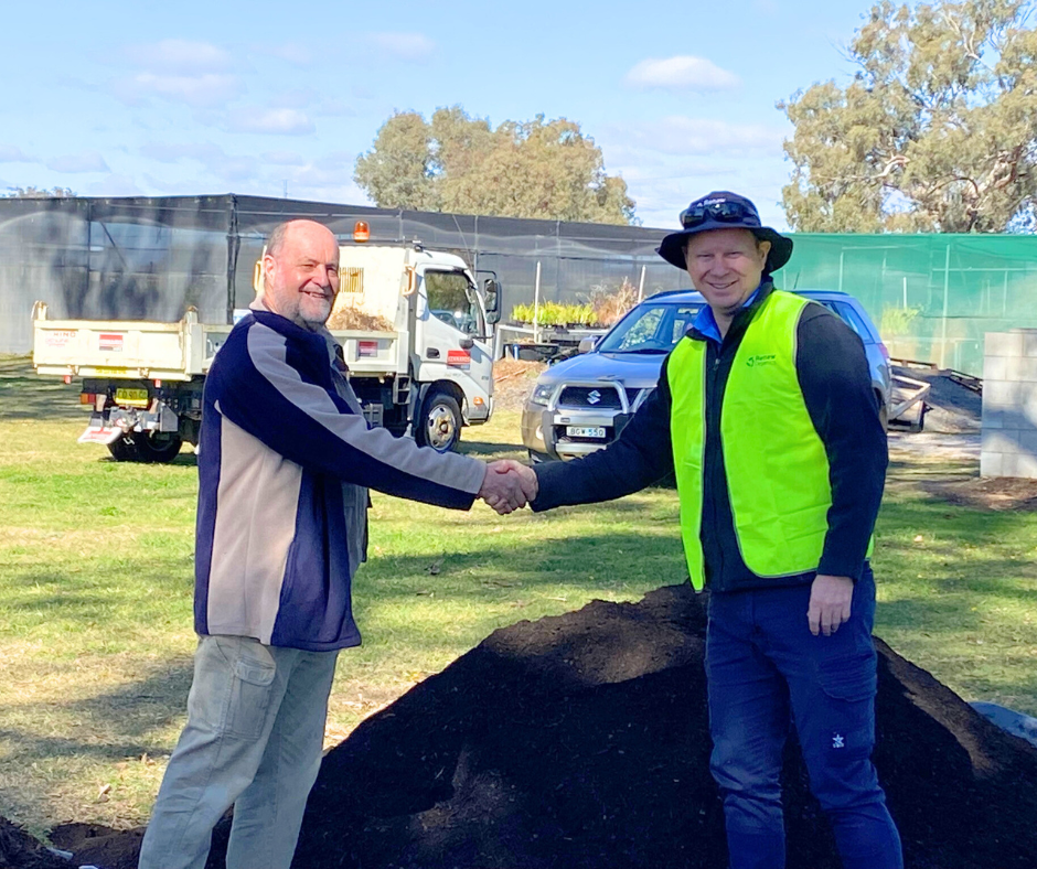 Compost purchased by Tamworth farmers gives back to Landcare